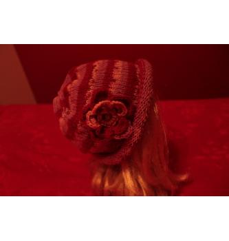 Kapa bordo vijola z rožico
