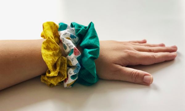 Šivamo gumicu za kosu - scrunchie