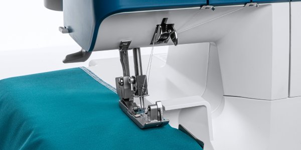 šivalni stroj overlock pfaff admire 1000