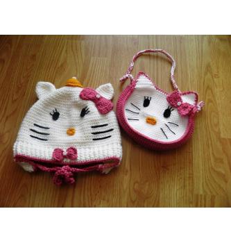 Podložena kapica in copatki Hello Kitty + torbica Hello Kiity