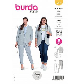 Kroj Ženski športno elegantni kostim